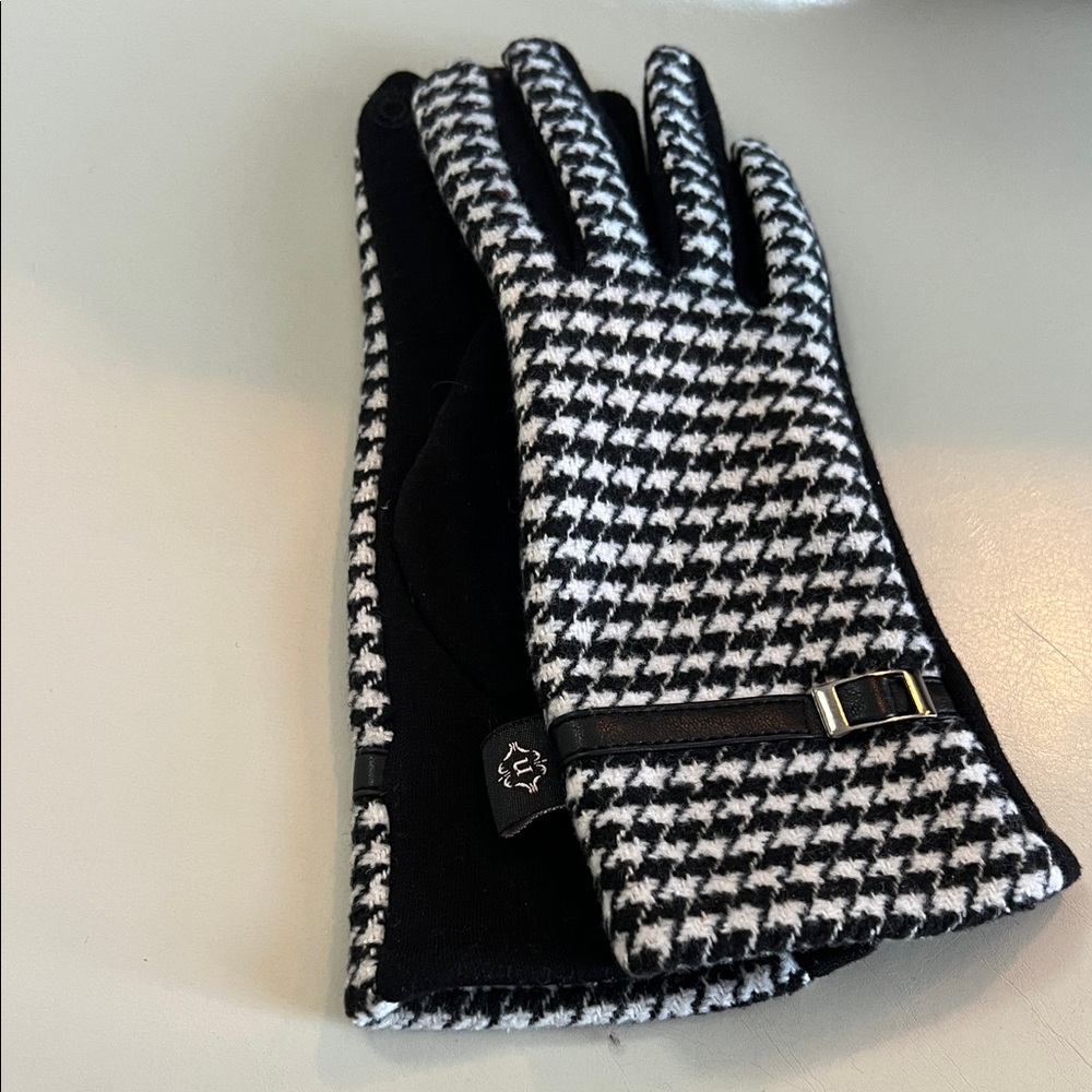 Black and White Houndstooth Gloves